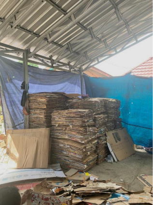Pemilahan sampah kardus