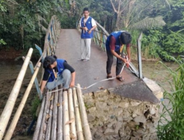 Survei Jembatan di Dusun II Desa Meranti